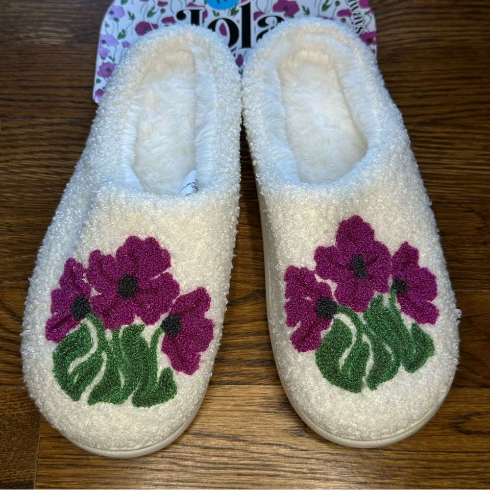 NWT Lola Slip On Purple Floral Slippers - Size Medium, 6.5-7.5